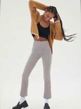 Urban Outfitters NWT Rosie Light Grey Ribbed High-Waisted Kick Flare Pants, Sml